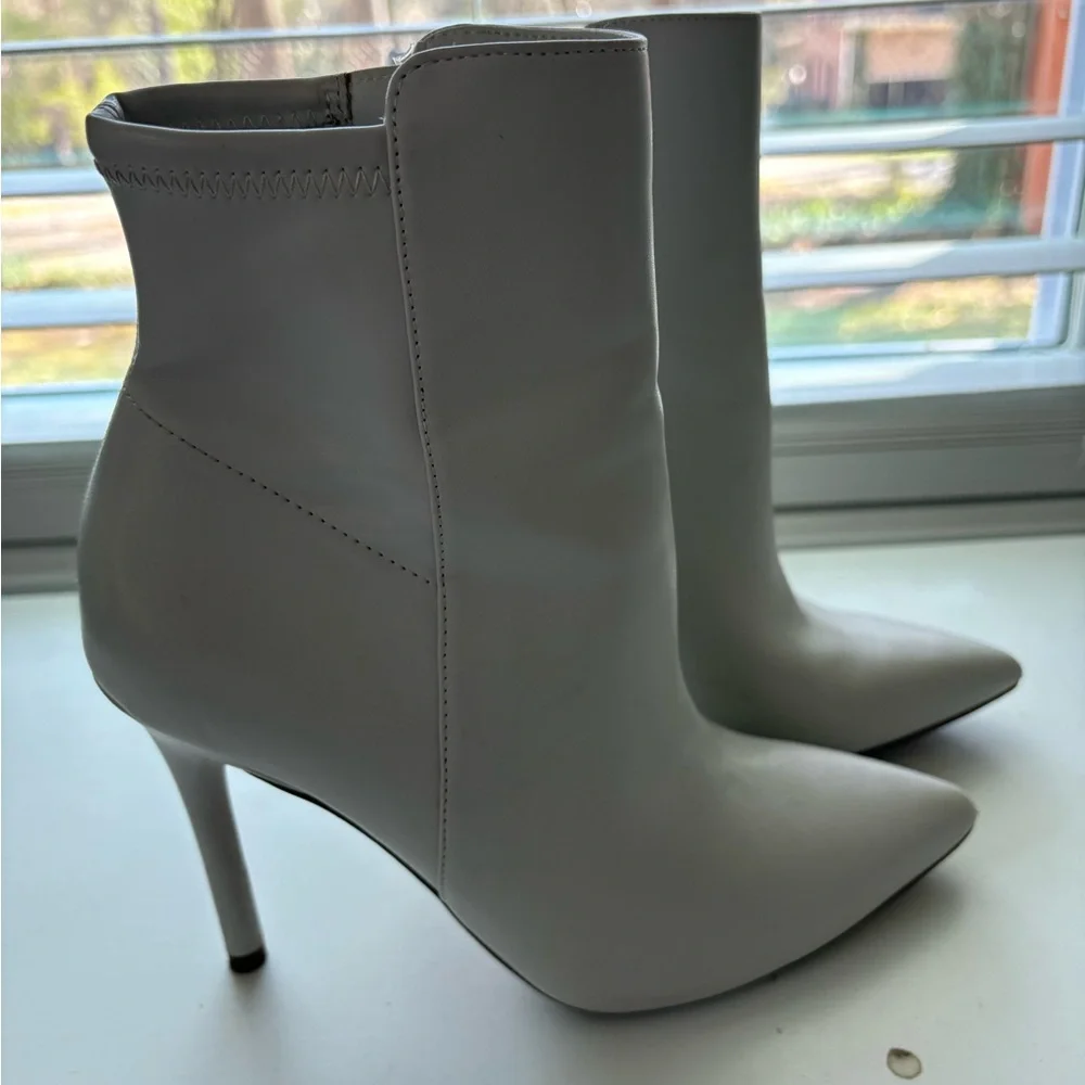 Jessica Simpson white pointed toe stiletto zippered ankle boots booties heels - Picture 3 of 13
